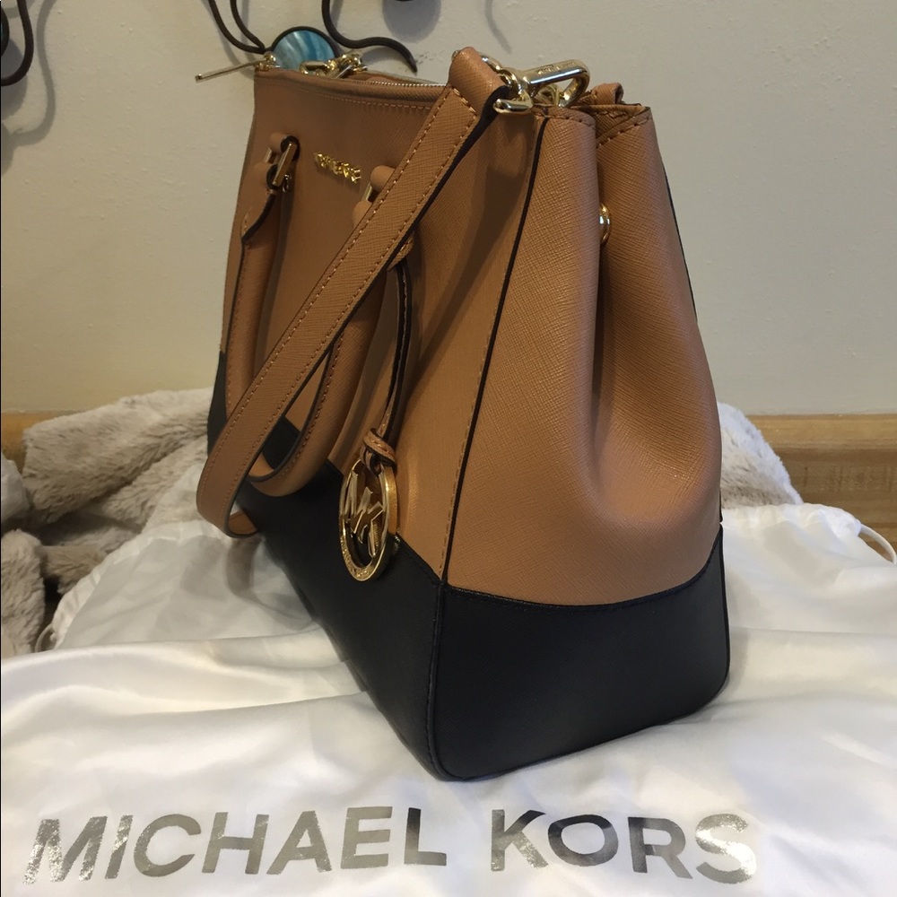 Stunning Rare Auth Michael Kors Color-Block Sutton - Picture 4 of 8